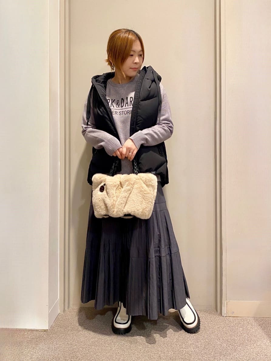 LASUDのロゴデザインニットを使ったコーディネートを紹介します。｜Rakuten Fashion(楽天ファッション／旧楽天ブランドアベニュー)4692892