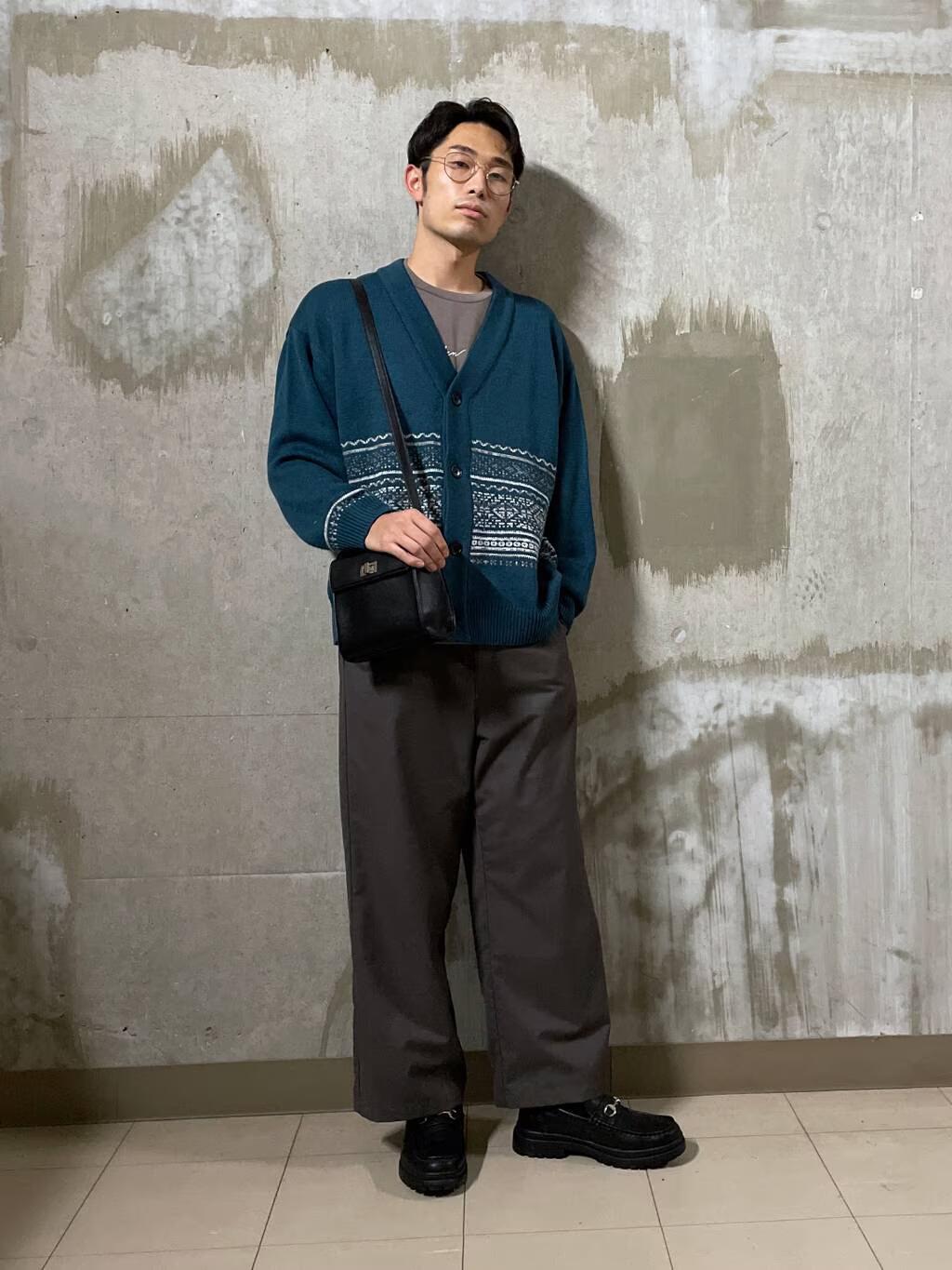 LAKOLEのライトダンボールロゴ長袖Tを使ったコーディネートを紹介します。｜Rakuten Fashion(楽天ファッション／旧楽天ブランドアベニュー)4703325