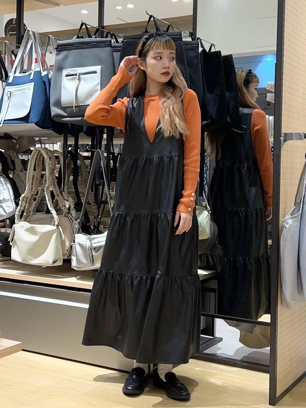 LAKOLEのFLティアードワンピースを使ったコーディネートを紹介します。｜Rakuten Fashion(楽天ファッション／旧楽天ブランドアベニュー)4703521