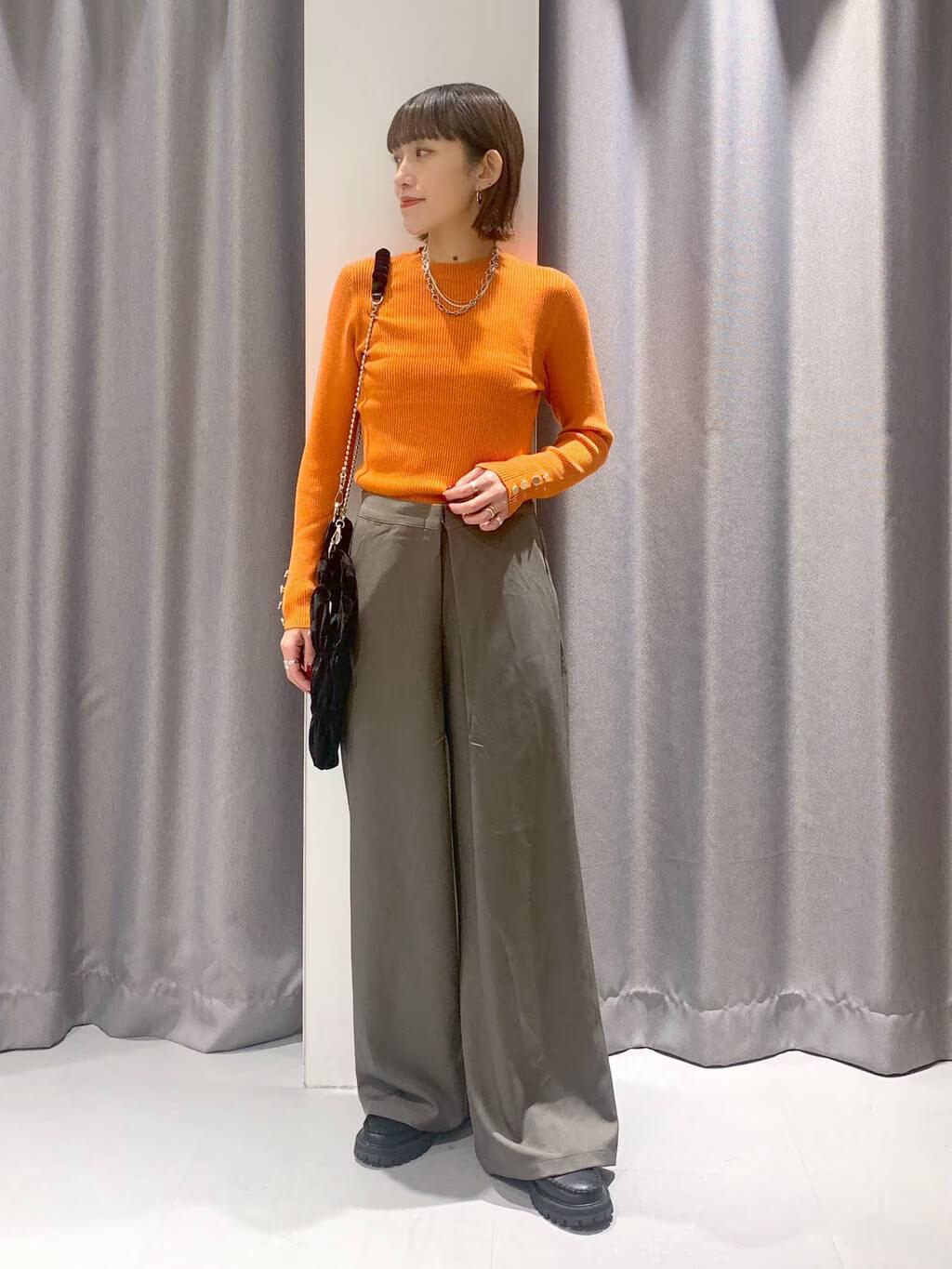 LAKOLEの12ゲージリブ袖ボタンプルオーバーを使ったコーディネートを紹介します。｜Rakuten Fashion(楽天ファッション／旧楽天ブランドアベニュー)4703812