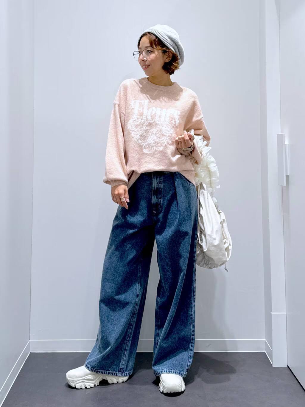 LAKOLEのロゴ花柄ジャガードニットプルオーバーを使ったコーディネートを紹介します。｜Rakuten Fashion(楽天ファッション／旧楽天ブランドアベニュー)4704017