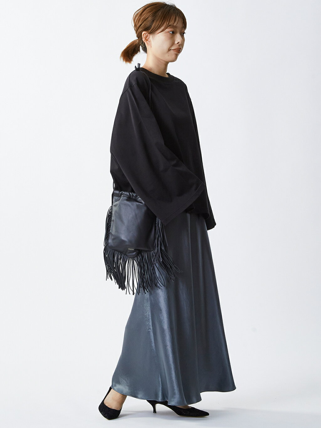 1er Arrondissementのヴィンテージサテンスカートを使ったコーディネートを紹介します。｜Rakuten Fashion(楽天ファッション／旧楽天ブランドアベニュー)4705835