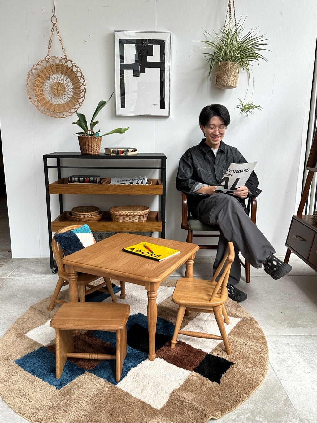 journal standard FurnitureのGEOMETRIC RUG ROUND 140 ジオメトリックラグを使ったコーディネートを紹介します。｜Rakuten Fashion(楽天ファッション／旧楽天ブランドアベニュー)4711578