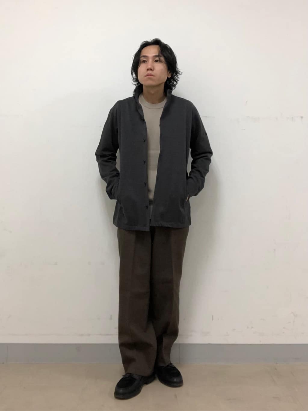 TAKEO KIKUCHIの【アンチピリング】クルーネック ニットを使ったコーディネートを紹介します。｜Rakuten Fashion(楽天ファッション／旧楽天ブランドアベニュー)4712447