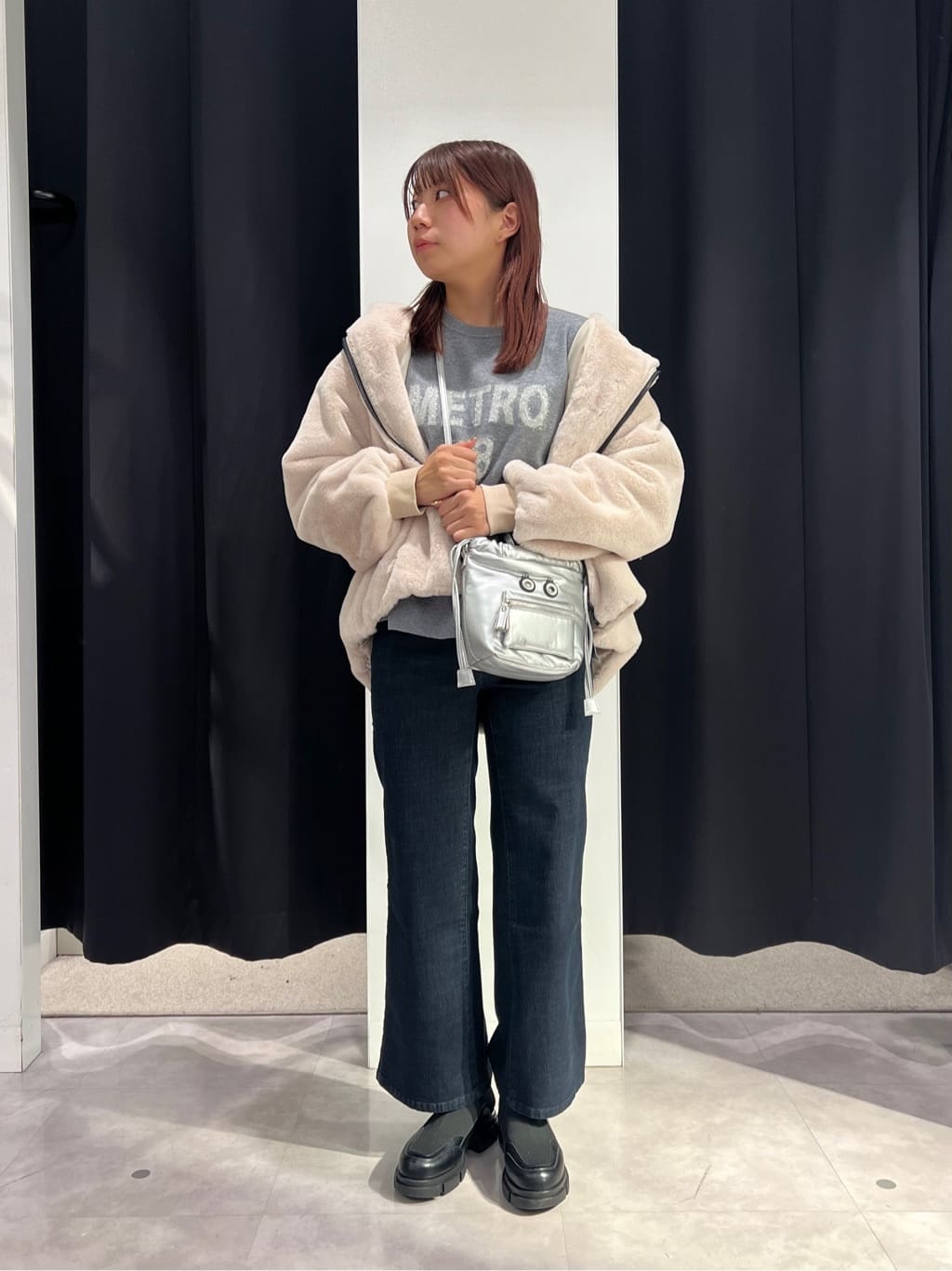 VinのラメロゴハイゲージニットPOを使ったコーディネートを紹介します。｜Rakuten Fashion(楽天ファッション／旧楽天ブランドアベニュー)4714969