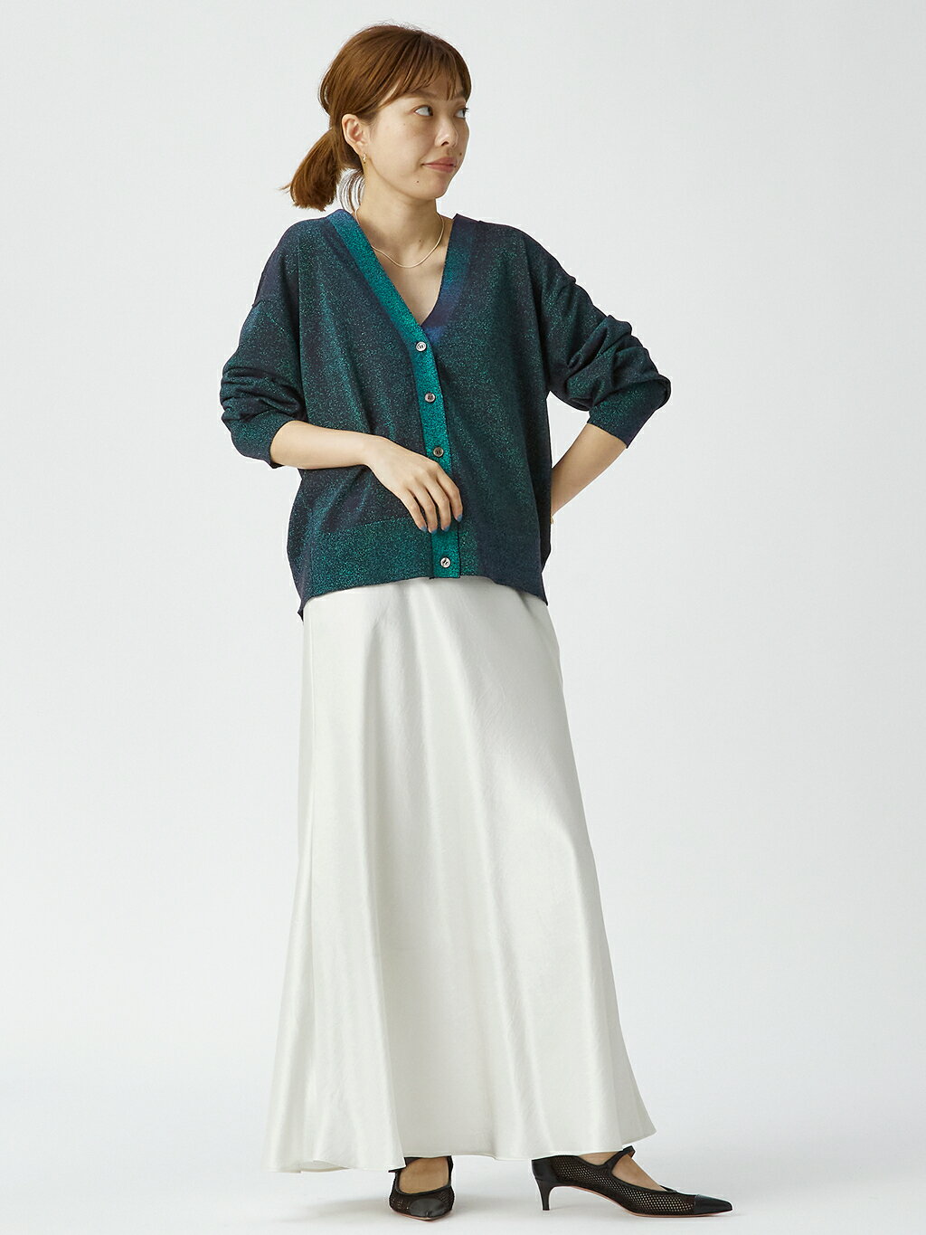 1er Arrondissementのヴィンテージサテンスカートを使ったコーディネートを紹介します。｜Rakuten Fashion(楽天ファッション／旧楽天ブランドアベニュー)4720588