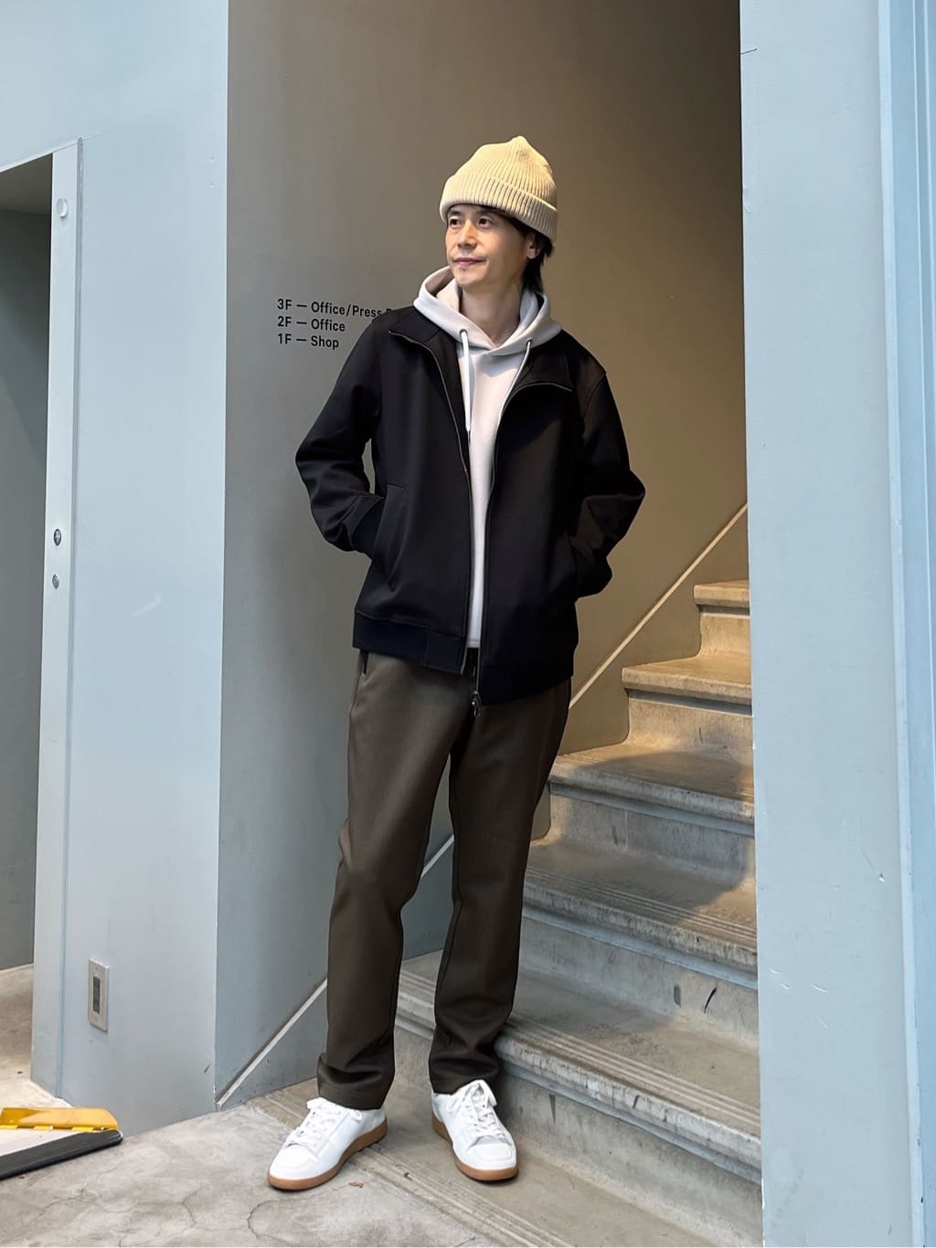 TAKEO KIKUCHIの【DOWN FABRIC】ダウンファブリック イージーパンツを使ったコーディネートを紹介します。｜Rakuten Fashion(楽天ファッション／旧楽天ブランドアベニュー)4722864