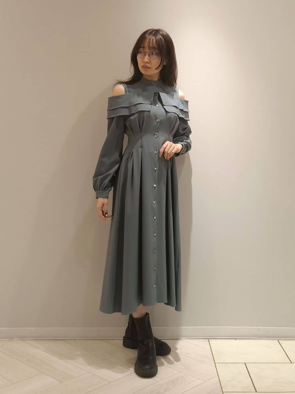REDYAZELのオープンショルダーシャツワンピースを使ったコーディネートを紹介します。｜Rakuten Fashion(楽天ファッション／旧楽天ブランドアベニュー)4723375