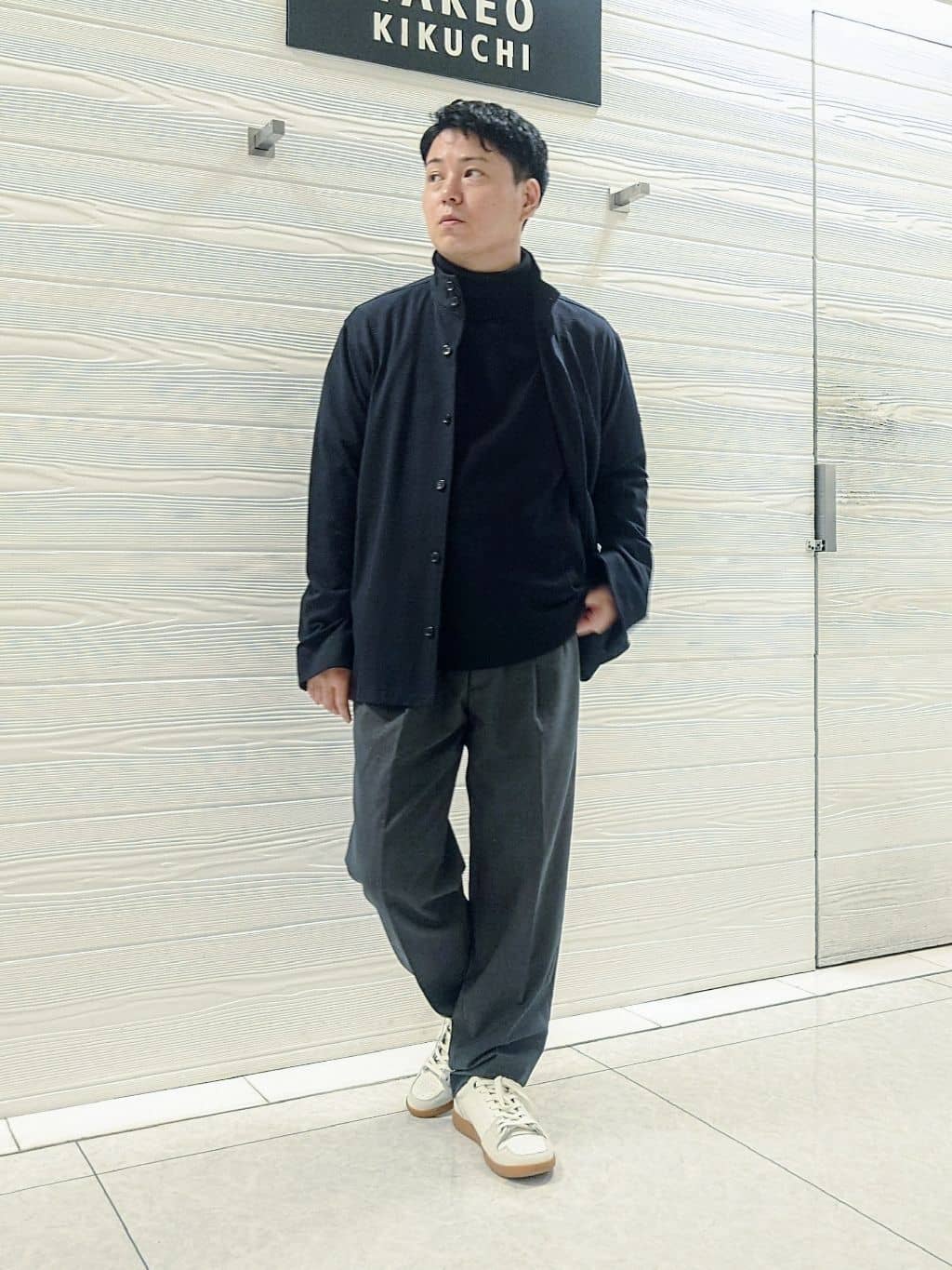 TAKEO KIKUCHIの【THE FLAGSHIP】2WAYストレッチ イージースラックスを使ったコーディネートを紹介します。｜Rakuten Fashion(楽天ファッション／旧楽天ブランドアベニュー)4726344