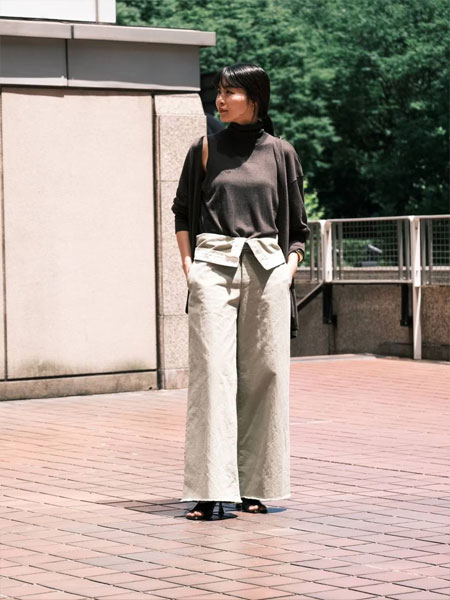 BRILLのリターンチノパンツを使ったコーディネートを紹介します。｜Rakuten Fashion(楽天ファッション／旧楽天ブランドアベニュー)4730123
