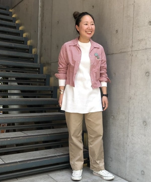 BEAMS OUTLETの【ビームスの百名品】【別注】BUZZ RICKSON'S / チノパンツを使ったコーディネートを紹介します。｜Rakuten Fashion(楽天ファッション／旧楽天ブランドアベニュー)4731296