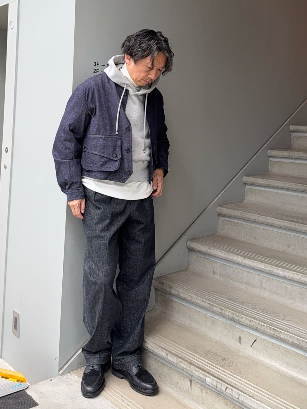 TAKEO KIKUCHIの【THE FLAGSHIP】ウール混 オフネック プルオーバーを使ったコーディネートを紹介します。｜Rakuten Fashion(楽天ファッション／旧楽天ブランドアベニュー)4733459
