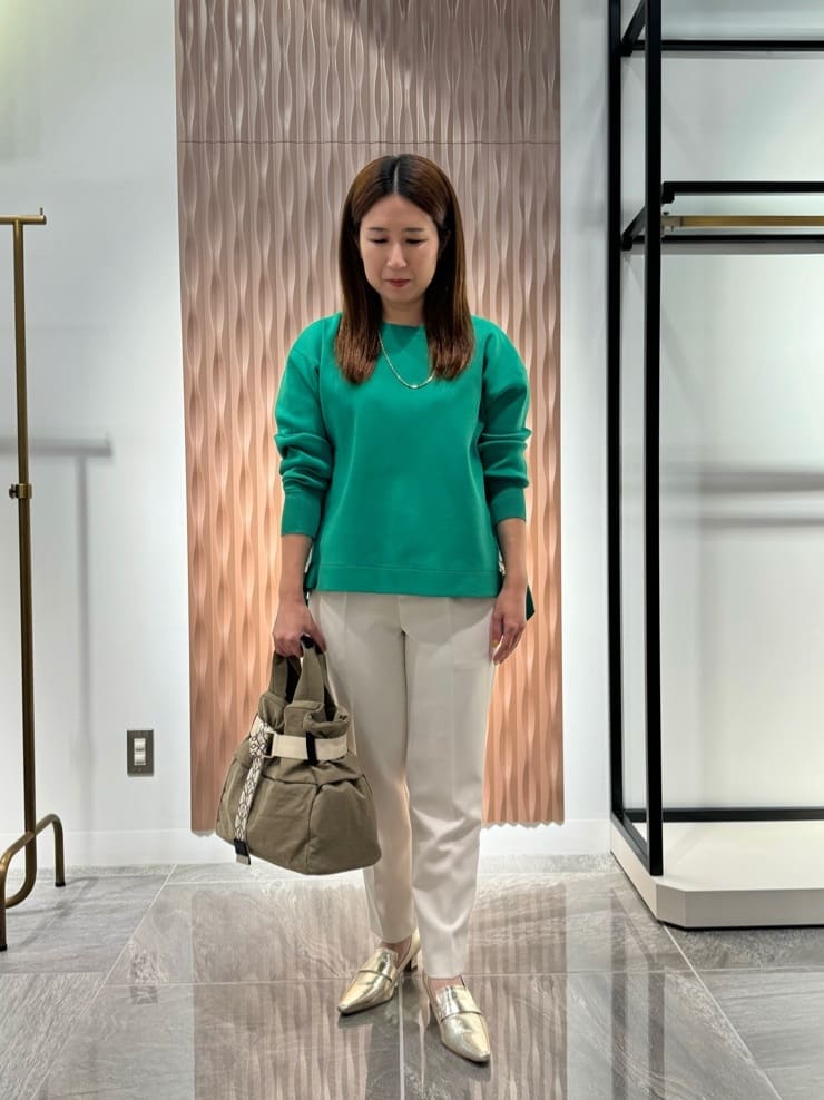 LASUDのバックチュールニットプルオーバーを使ったコーディネートを紹介します。｜Rakuten Fashion(楽天ファッション／旧楽天ブランドアベニュー)4733545