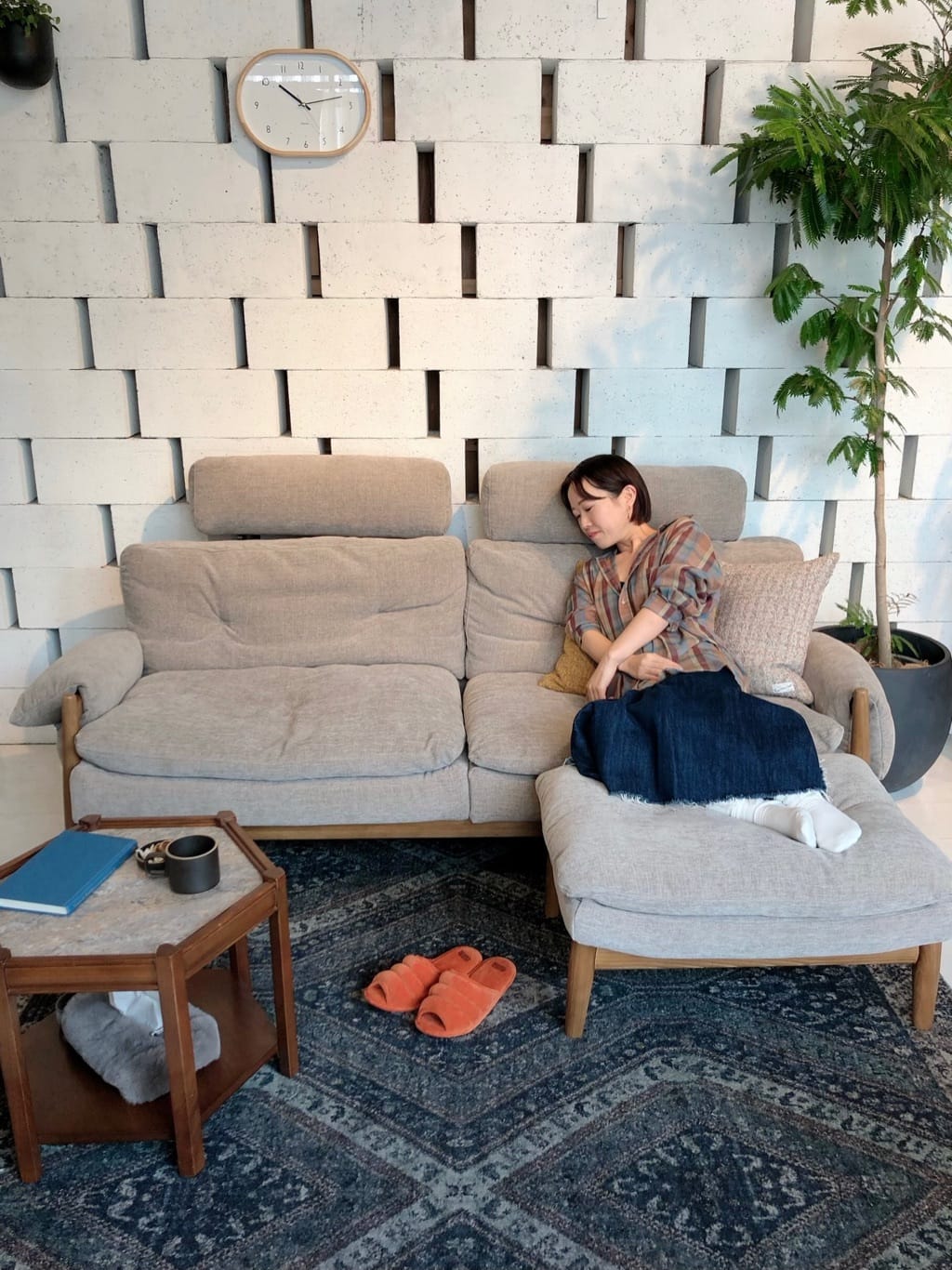 journal standard FurnitureのFEATHER CUSHION PRESS JSF クッション中材 45cm角を使ったコーディネートを紹介します。｜Rakuten Fashion(楽天ファッション／旧楽天ブランドアベニュー)4733785