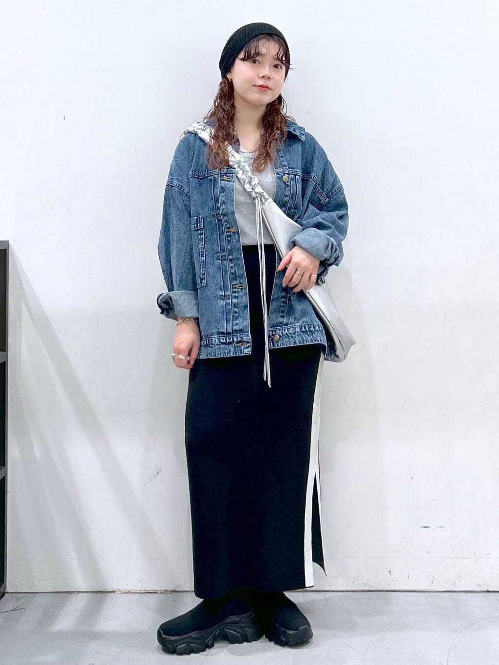 LAKOLEの12ゲージラクリルWJQナロースカートを使ったコーディネートを紹介します。｜Rakuten Fashion(楽天ファッション／旧楽天ブランドアベニュー)4736308