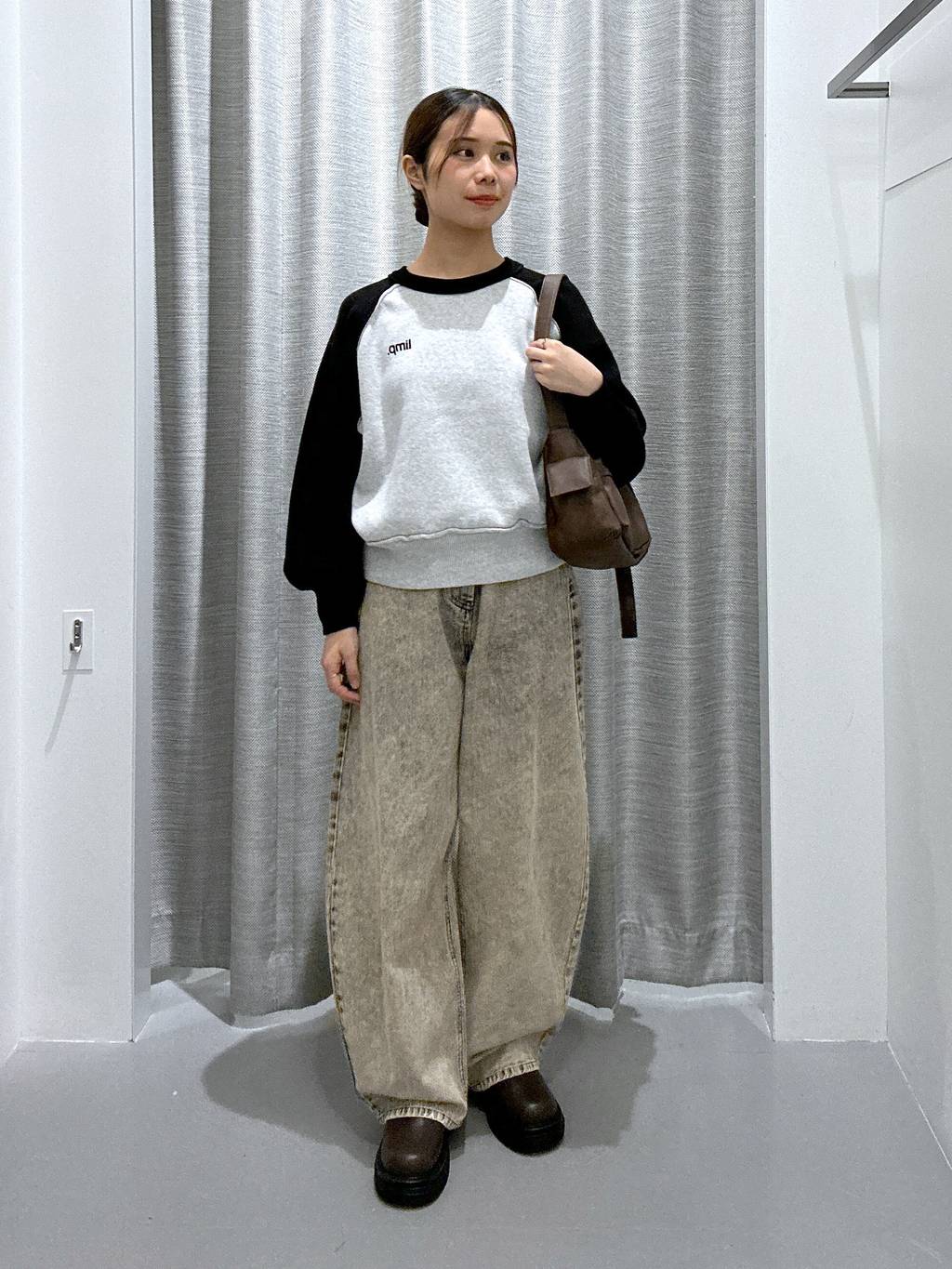 LAKOLEのスウェットライクニットプルオーバーを使ったコーディネートを紹介します。｜Rakuten Fashion(楽天ファッション／旧楽天ブランドアベニュー)4736309