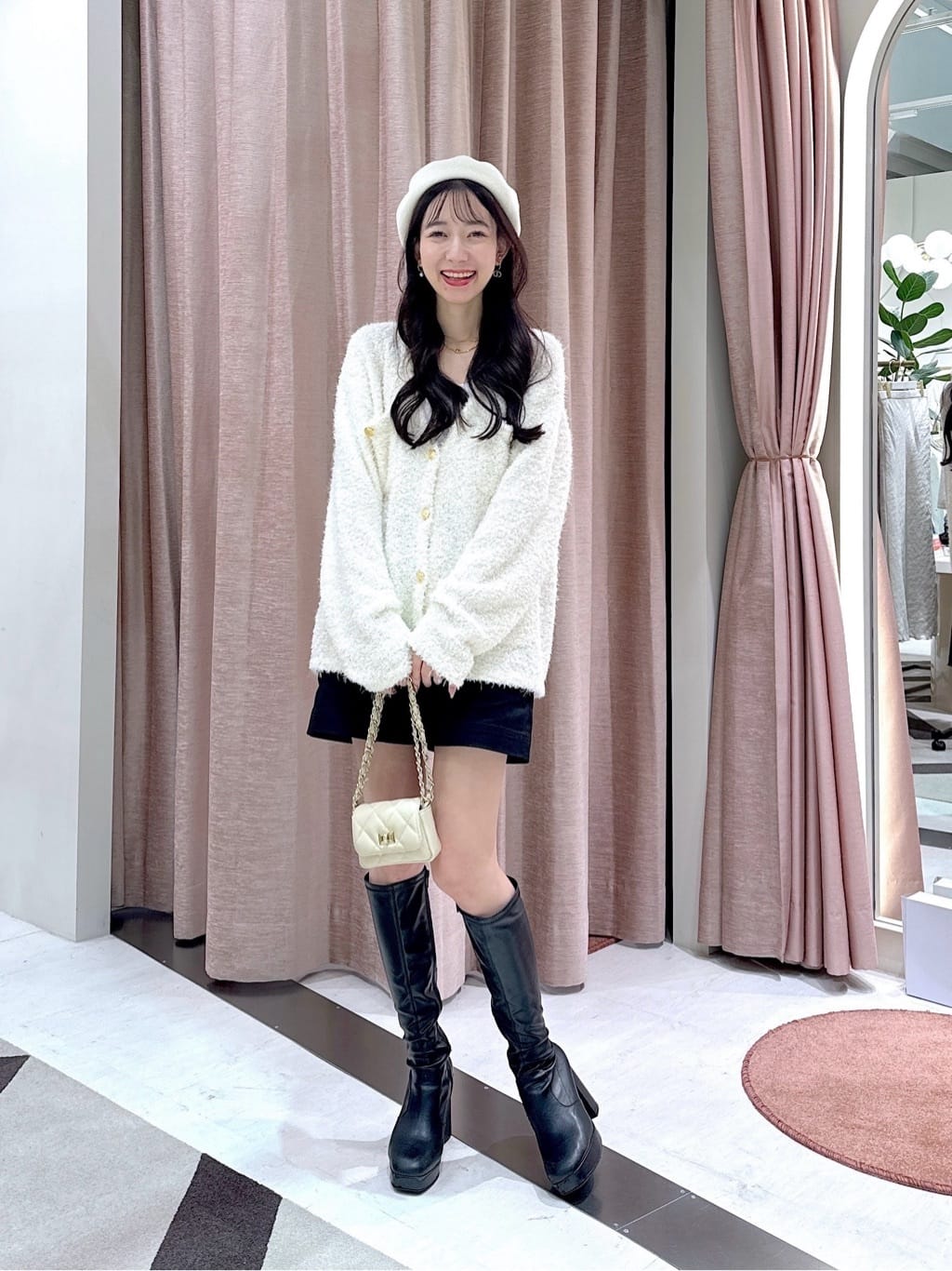 La boutique BonBonの【オン・オフ兼用】ショウセンツイードVネック 
