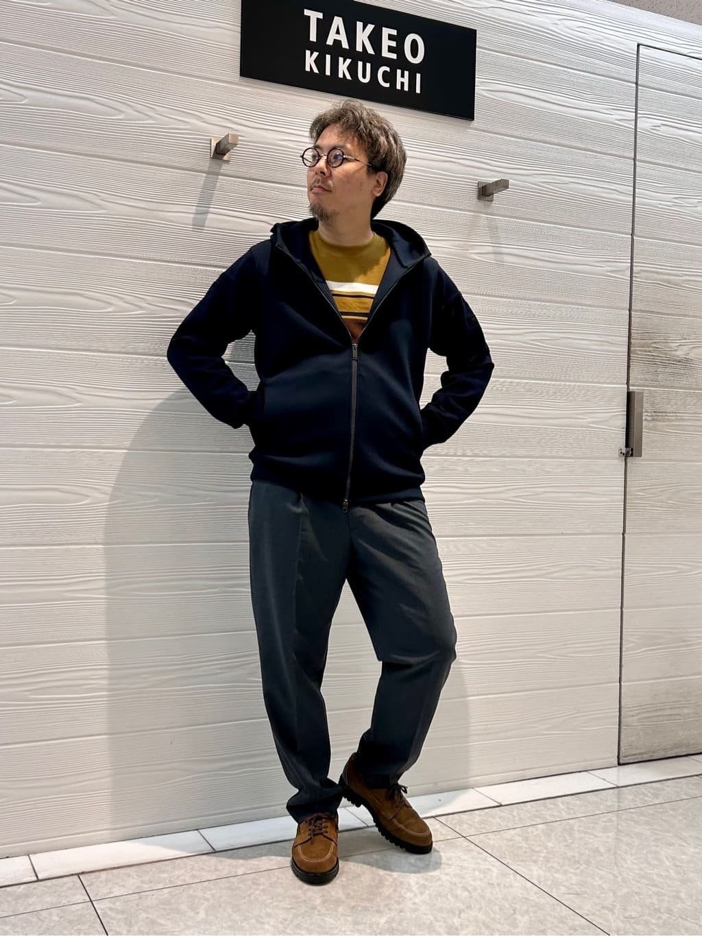 TAKEO KIKUCHIの【Made in JAPAN】ニットスリーブ ジップアップ パーカを使ったコーディネートを紹介します。｜Rakuten Fashion(楽天ファッション／旧楽天ブランドアベニュー)4741295