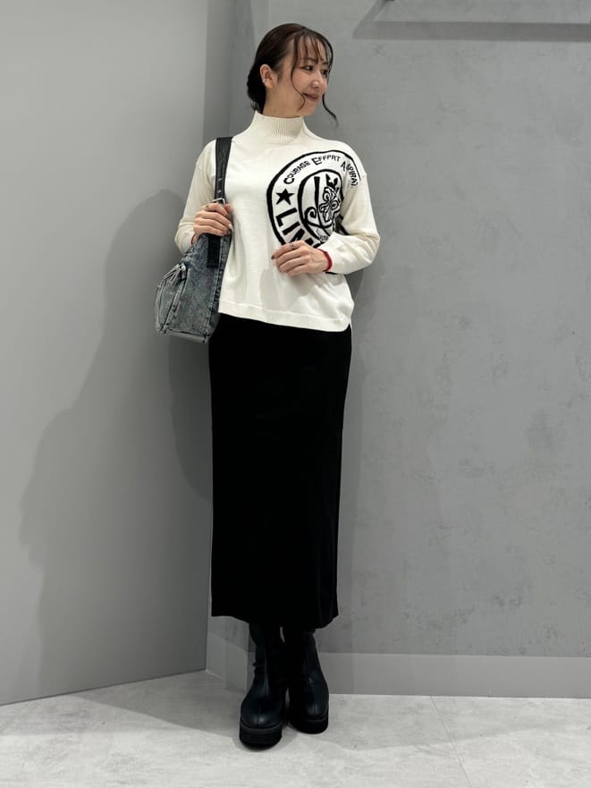 Vinのデニムハーフムーンショルダーバッグを使ったコーディネートを紹介します。｜Rakuten Fashion(楽天ファッション／旧楽天ブランドアベニュー)4743016