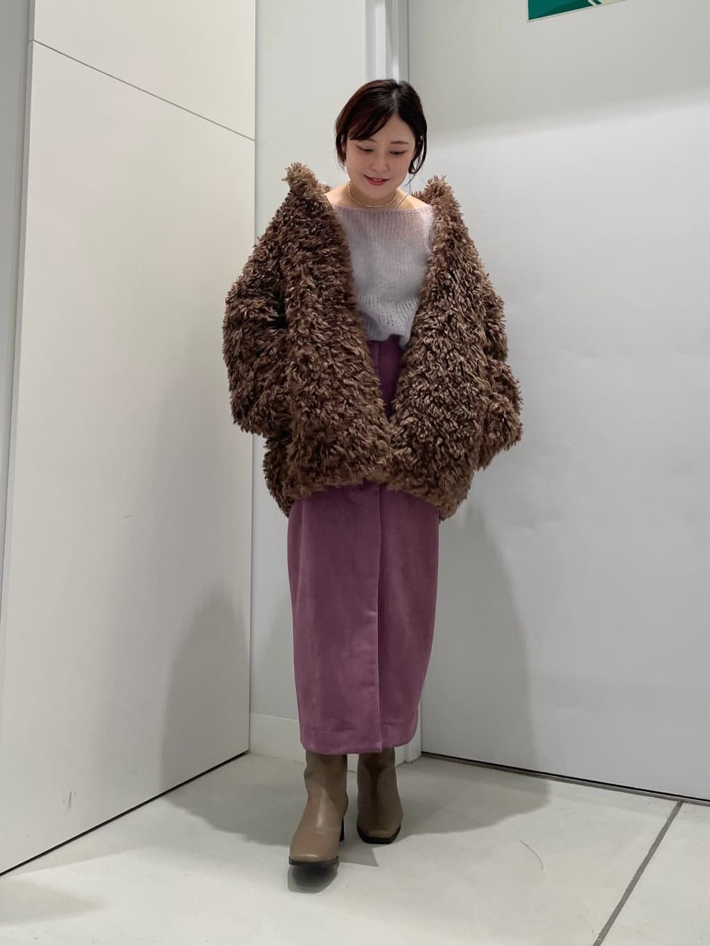 Vinのエアリーモヘアラメニットを使ったコーディネート