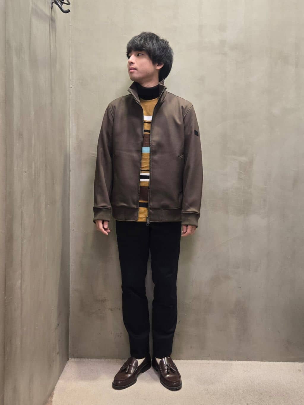 TAKEO KIKUCHIの【オフィスカジュアル対応】ドレス チノパンツを使ったコーディネートを紹介します。｜Rakuten Fashion(楽天ファッション／旧楽天ブランドアベニュー)4744248