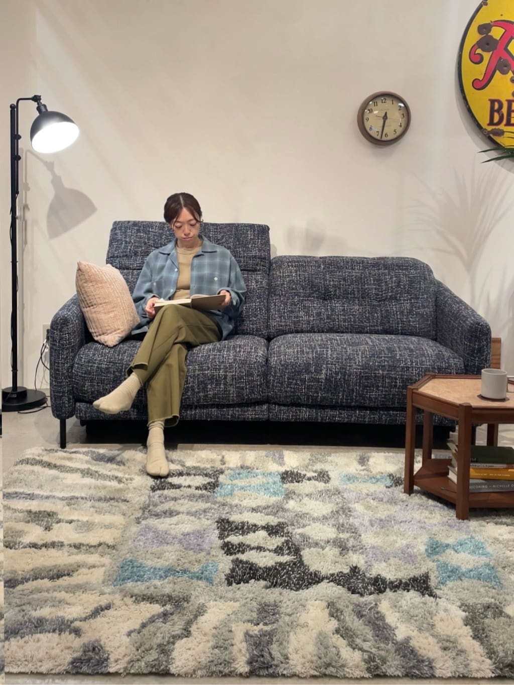 journal standard FurnitureのFEATHER CUSHION PRESS JSF クッション中材 45cm角を使ったコーディネートを紹介します。｜Rakuten Fashion(楽天ファッション／旧楽天ブランドアベニュー)4751220
