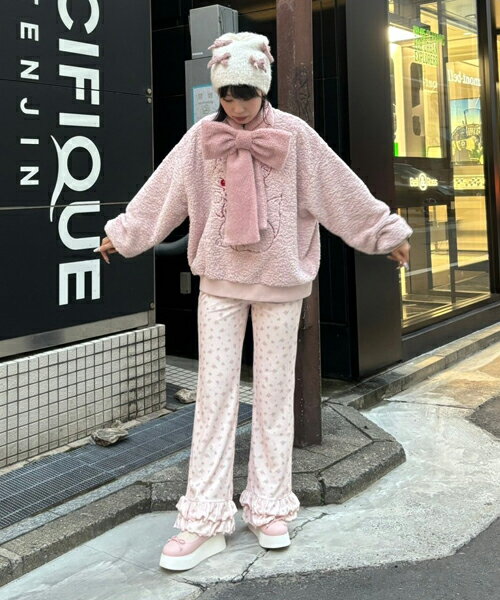 Candy StripperのBOA RIBBON MUFFLERを使ったコーディネートを紹介します。｜Rakuten Fashion(楽天ファッション／旧楽天ブランドアベニュー)4752875