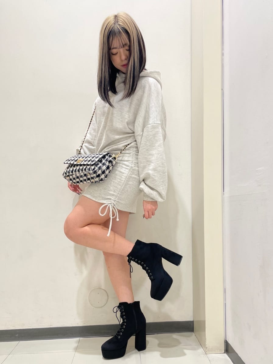 ESPERANZAのツイードハンドルフラップショルダーを使ったコーディネートを紹介します。｜Rakuten Fashion(楽天ファッション／旧楽天ブランドアベニュー)4754528