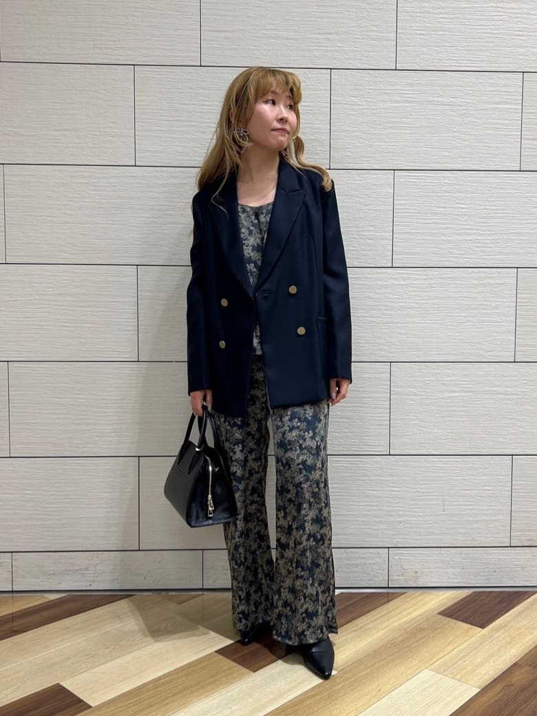 Vinのダブルブレストテーラードジャケットを使ったコーディネートを紹介します。｜Rakuten Fashion(楽天ファッション／旧楽天ブランドアベニュー)4755381