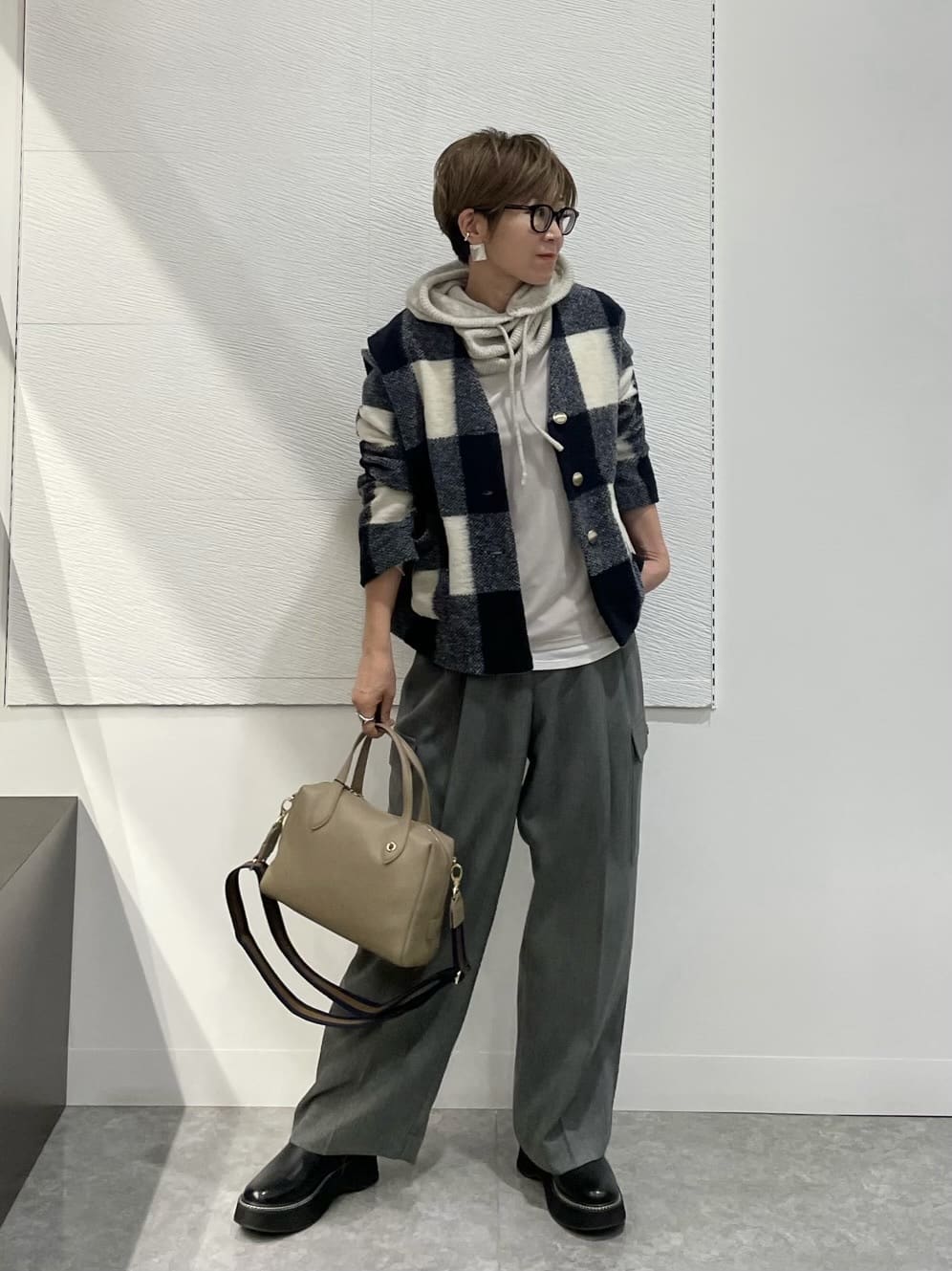 Vinのヘリンボーンカーゴパンツを使ったコーディネートを紹介します。｜Rakuten Fashion(楽天ファッション／旧楽天ブランドアベニュー)4757529