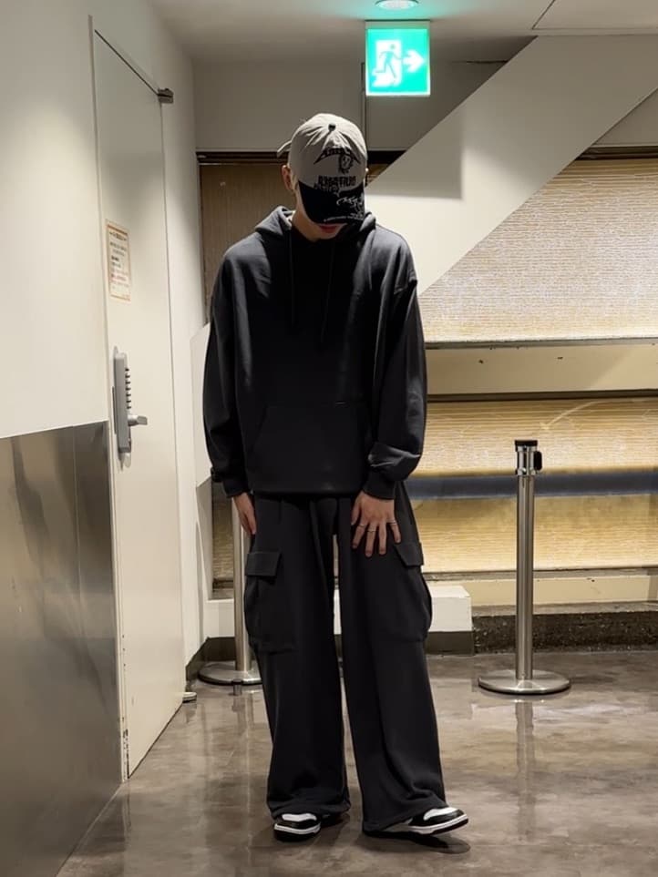 tk.TAKEO KIKUCHIの【セットアップ対応】Aラインスウェットカーゴパンツを使ったコーディネートを紹介します。｜Rakuten Fashion(楽天ファッション／旧楽天ブランドアベニュー)4757770