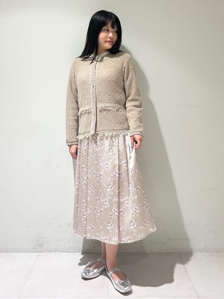 LAURA ASHLEYの【ウエストゴム/3colors/同柄アイテムあり】ポリントン ローゼズ柄 サテンスカートを使ったコーディネートを紹介します。｜Rakuten Fashion(楽天ファッション／旧楽天ブランドアベニュー)4759605