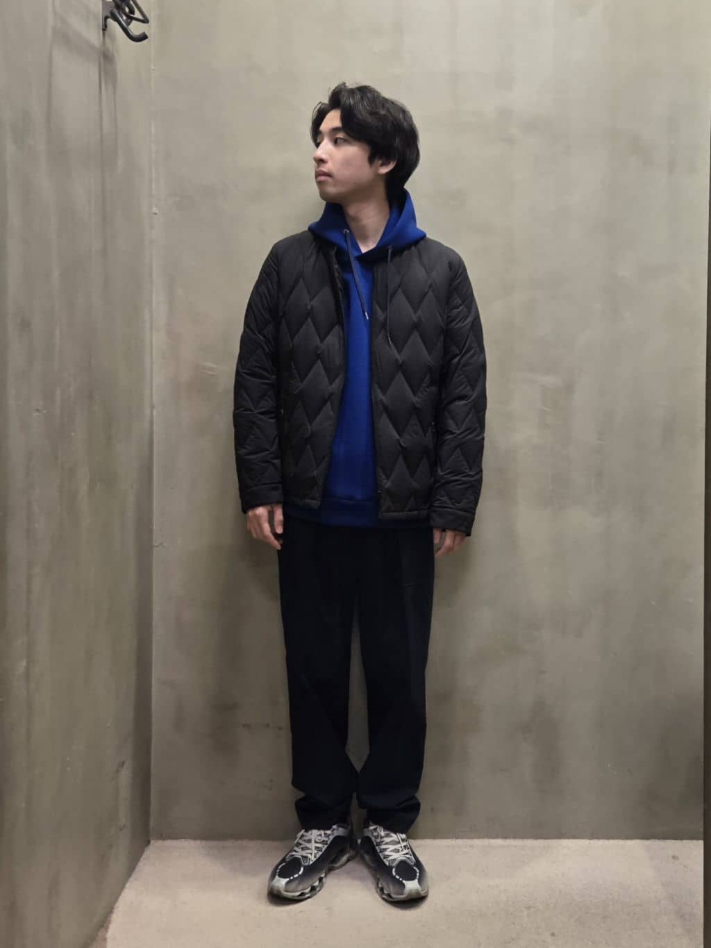 TAKEO KIKUCHIの【Made in JAPAN】エアダン プルオーバー パーカを使ったコーディネートを紹介します。｜Rakuten Fashion(楽天ファッション／旧楽天ブランドアベニュー)4760228