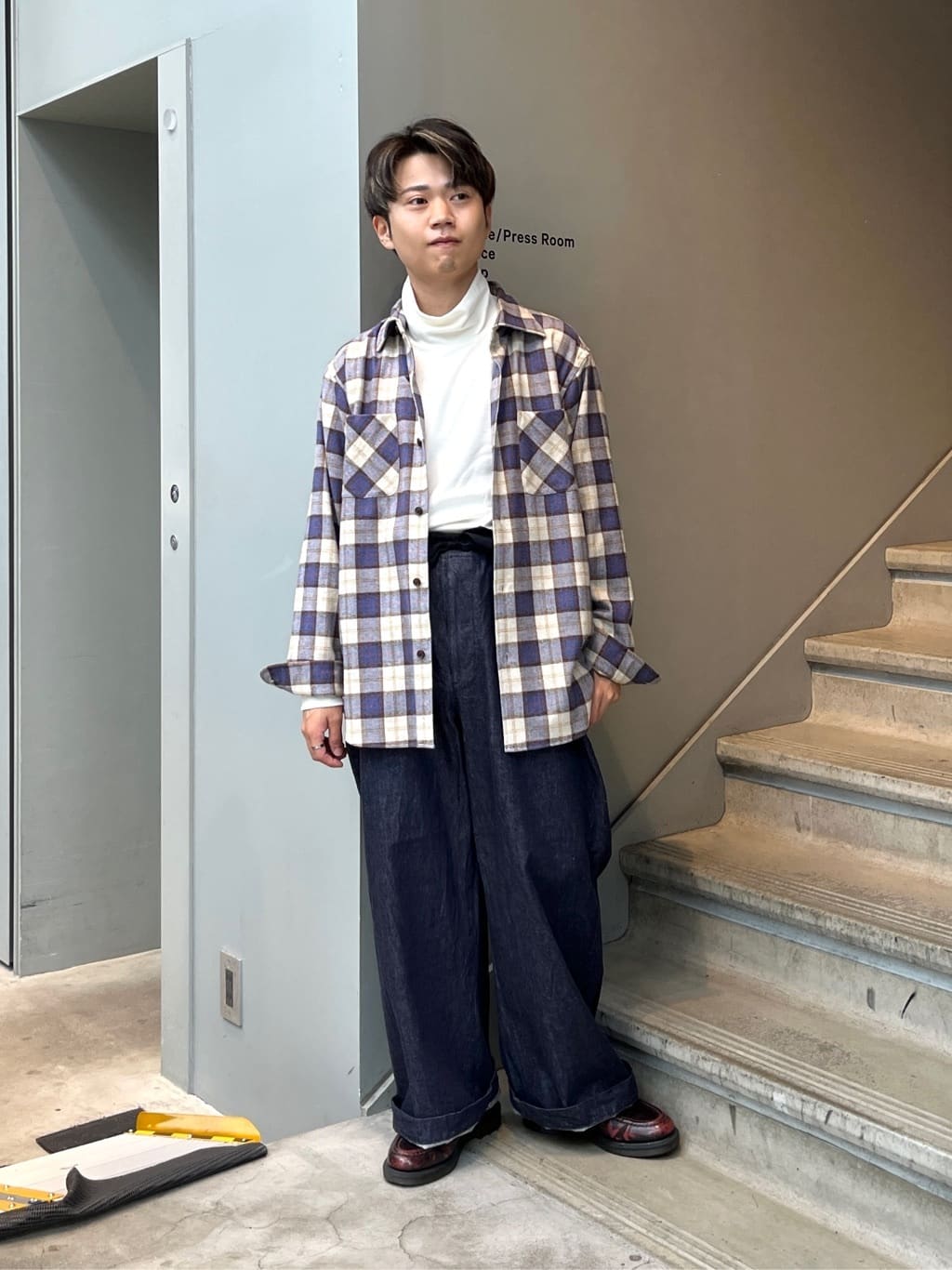 TAKEO KIKUCHIの【THE FLAGSHIP】ウール混 オフネック プルオーバーを使ったコーディネートを紹介します。｜Rakuten Fashion(楽天ファッション／旧楽天ブランドアベニュー)4767513