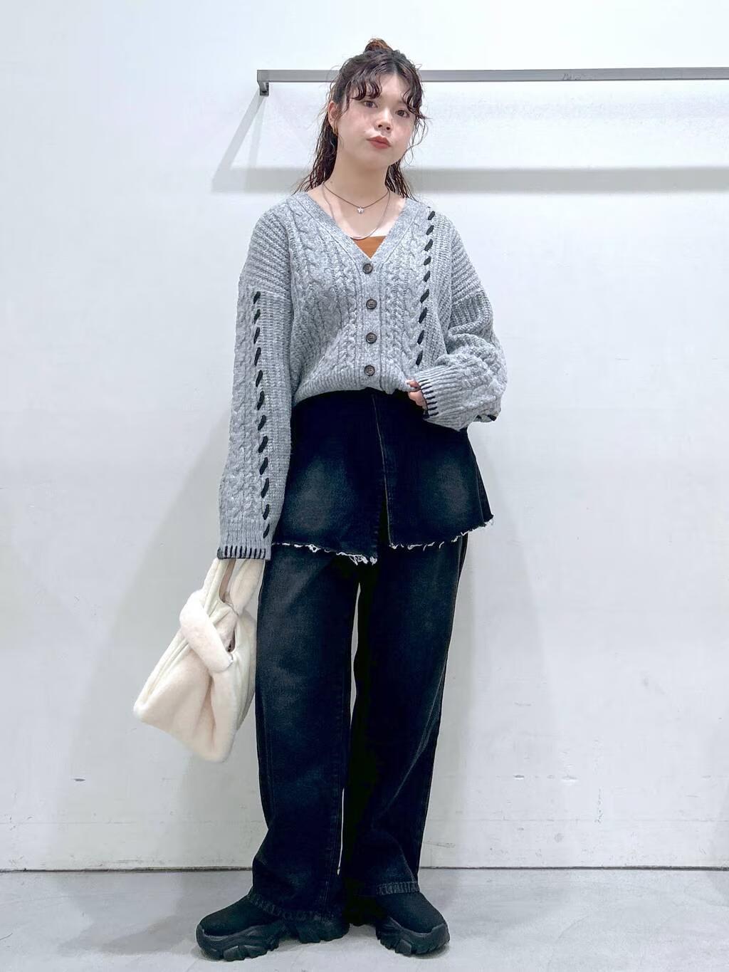 LAKOLEのハンドステッチケーブルカーディガンを使ったコーディネートを紹介します。｜Rakuten Fashion(楽天ファッション／旧楽天ブランドアベニュー)4768169