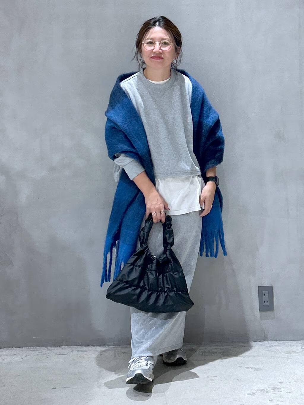 LAKOLEのニットソーラメドロストプルオーバーを使ったコーディネートを紹介します。｜Rakuten Fashion(楽天ファッション／旧楽天ブランドアベニュー)4768891