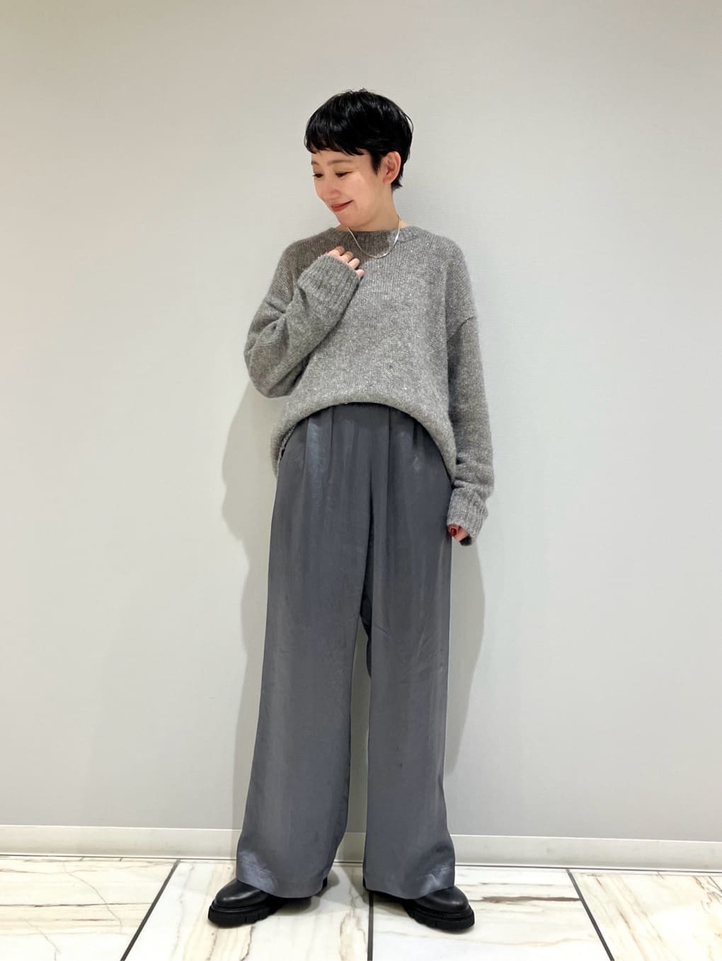 1er Arrondissementのヴィテージサテンパンツを使ったコーディネートを紹介します。｜Rakuten Fashion(楽天ファッション／旧楽天ブランドアベニュー)4775625