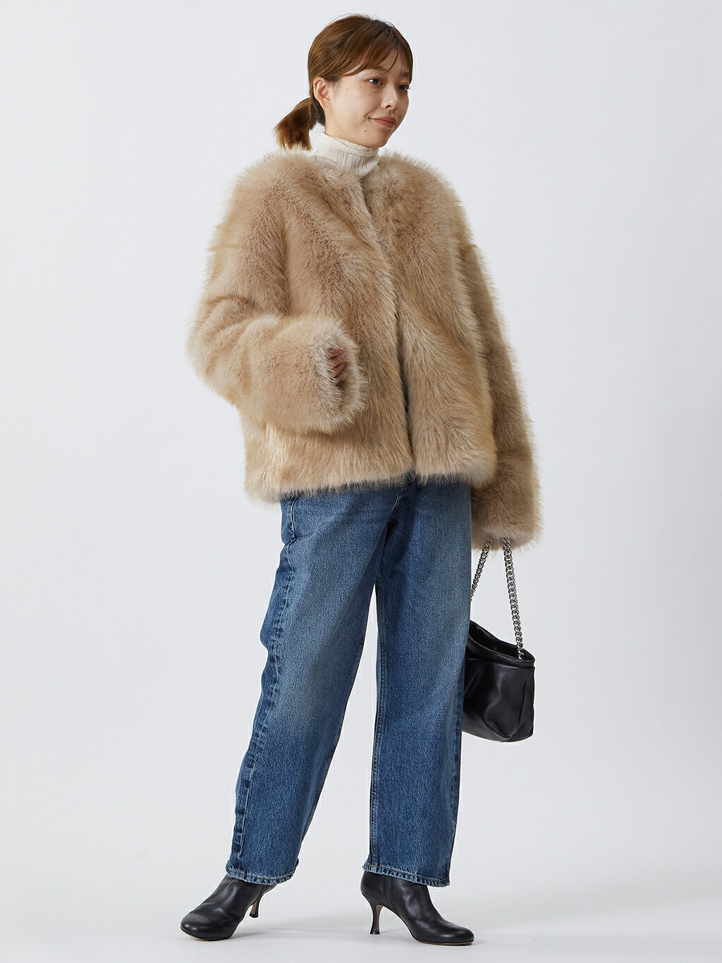 1er ArrondissementのECOPELファーショートコートを使ったコーディネートを紹介します。｜Rakuten Fashion(楽天ファッション／旧楽天ブランドアベニュー)4775627