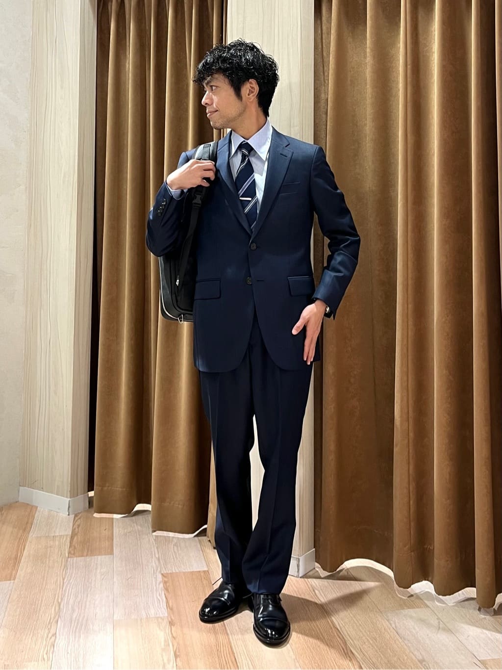 TAKEO KIKUCHIのシャイニーシャークピンヘッド スーツ/3ピース対応可を使ったコーディネートを紹介します。｜Rakuten Fashion(楽天ファッション／旧楽天ブランドアベニュー)4781493