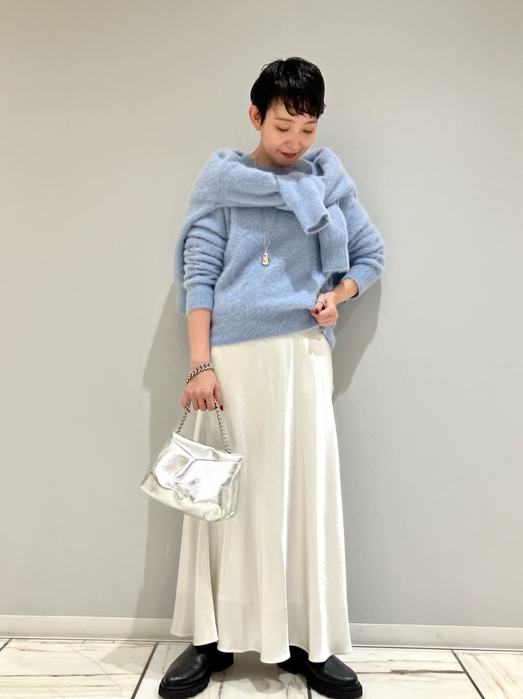 1er Arrondissementのヴィンテージサテンスカートを使ったコーディネートを紹介します。｜Rakuten Fashion(楽天ファッション／旧楽天ブランドアベニュー)4781788