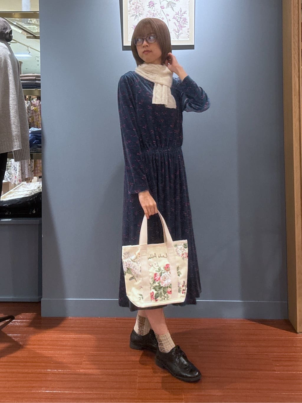 LAURA ASHLEYの【アルパカ混/差し込み式】ショートマフラーを使ったコーディネートを紹介します。｜Rakuten Fashion(楽天ファッション／旧楽天ブランドアベニュー)4794930