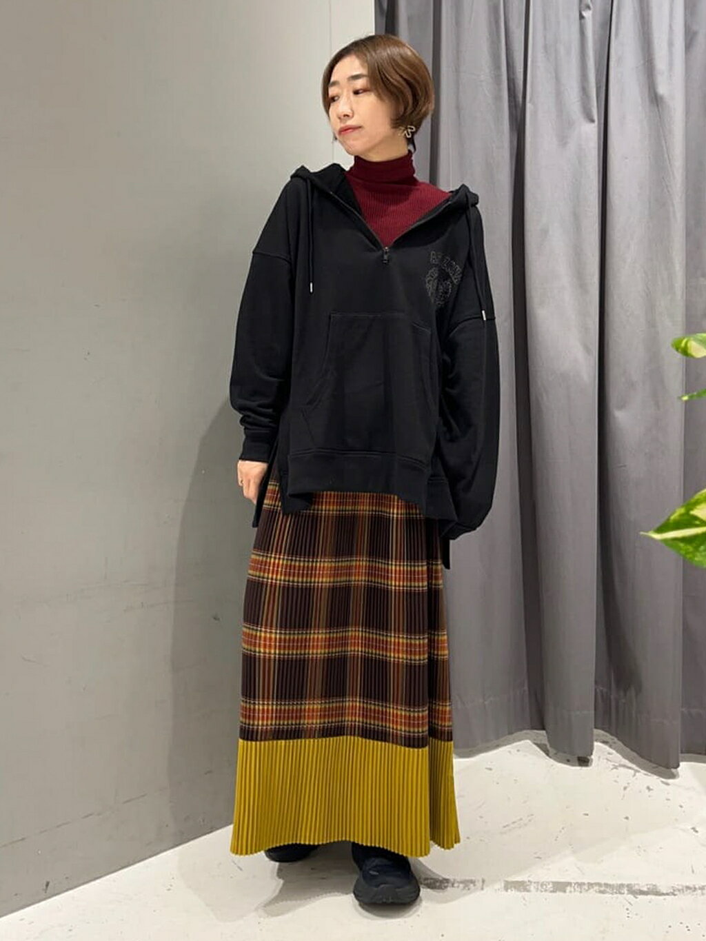 CRAFT STANDARD BOUTIQUEのBIGハーフジップワンポイント刺繍ロゴパーカーを使ったコーディネートを紹介します。｜Rakuten Fashion(楽天ファッション／旧楽天ブランドアベニュー)4797539