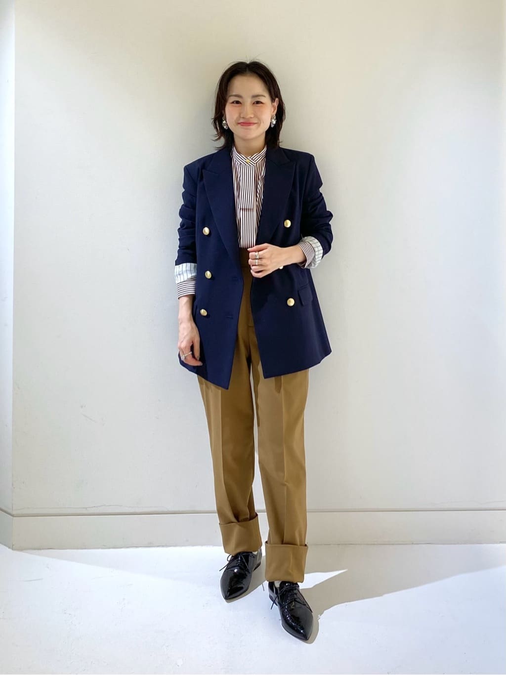 allurevilleのタックテーパードパンツを使ったコーディネートを紹介します。｜Rakuten Fashion(楽天ファッション／旧楽天ブランドアベニュー)4797896