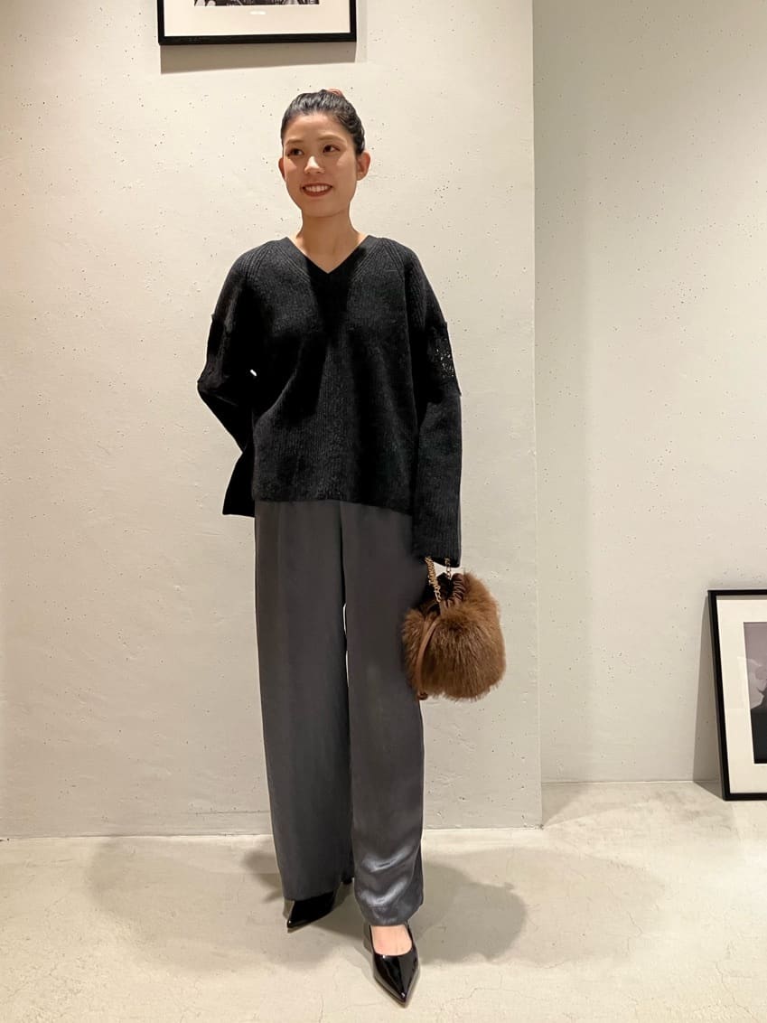 1er Arrondissementのレース畦Vネックプルオーバーを使ったコーディネートを紹介します。｜Rakuten Fashion(楽天ファッション／旧楽天ブランドアベニュー)4799467