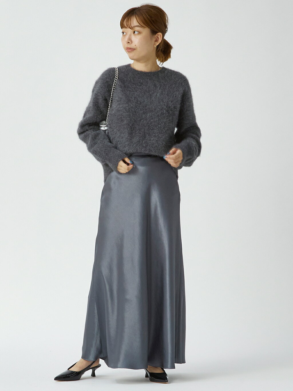 1er Arrondissementのヴィンテージサテンスカートを使ったコーディネートを紹介します。｜Rakuten Fashion(楽天ファッション／旧楽天ブランドアベニュー)4801715