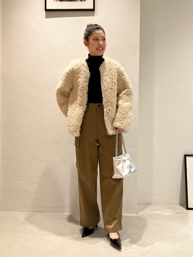 1er Arrondissementのコットンツイルカーゴパンツを使ったコーディネートを紹介します。｜Rakuten Fashion(楽天ファッション／旧楽天ブランドアベニュー)4801716