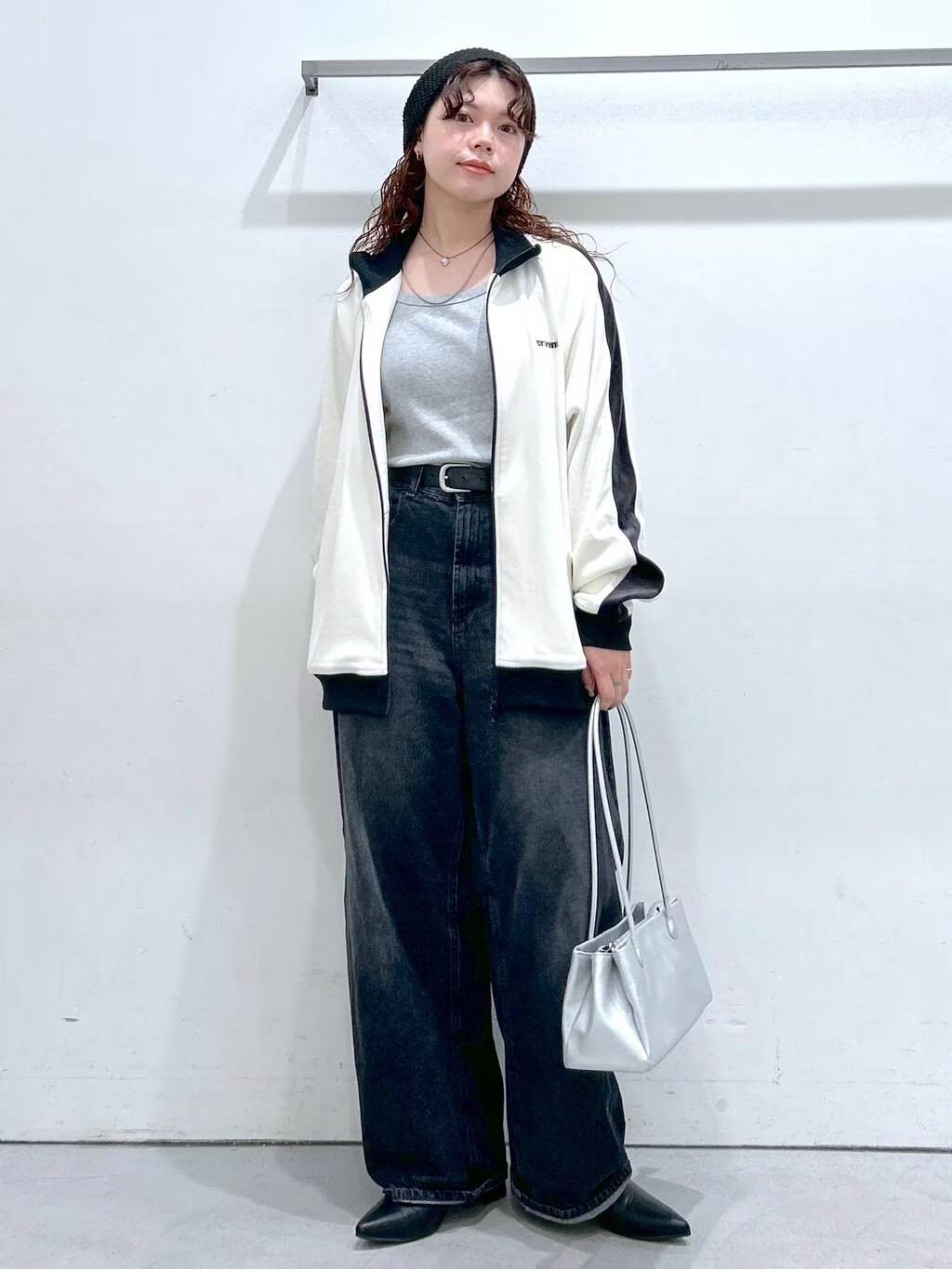 LAKOLEのベロアトラックジャケットを使ったコーディネートを紹介します。｜Rakuten Fashion(楽天ファッション／旧楽天ブランドアベニュー)4806834