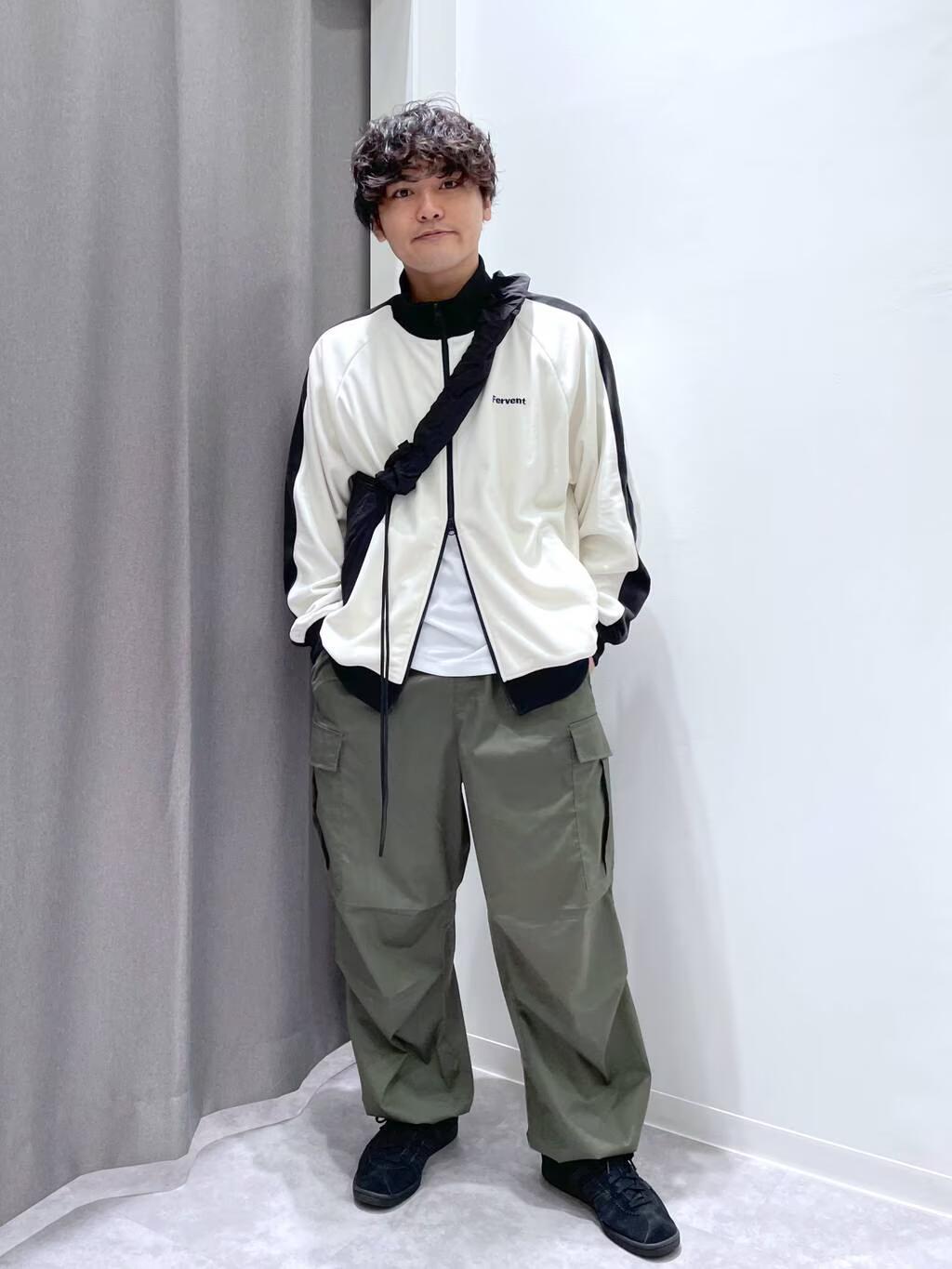 LAKOLEのベロアトラックジャケットを使ったコーディネートを紹介します。｜Rakuten Fashion(楽天ファッション／旧楽天ブランドアベニュー)4806909