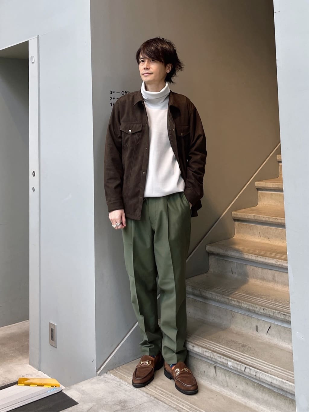 TAKEO KIKUCHIの【THE FLAGSHIP】アマレッタスエード シャツGジャンを使ったコーディネートを紹介します。｜Rakuten Fashion(楽天ファッション／旧楽天ブランドアベニュー)4807350