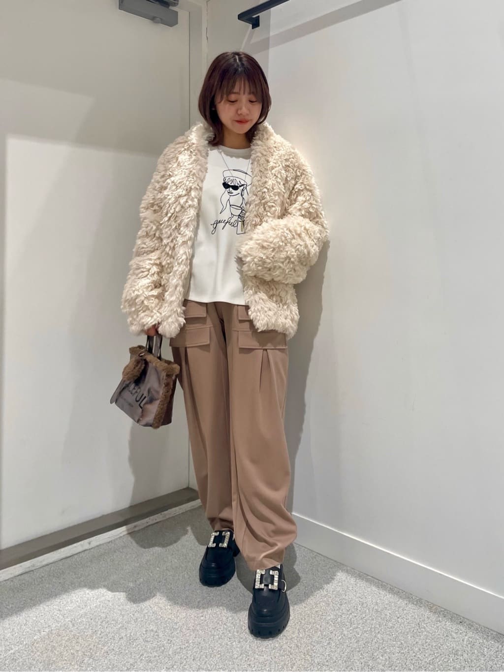 VinのPEACEFULメタリックボアミニバッグを使ったコーディネートを紹介します。｜Rakuten Fashion(楽天ファッション／旧楽天ブランドアベニュー)4810737